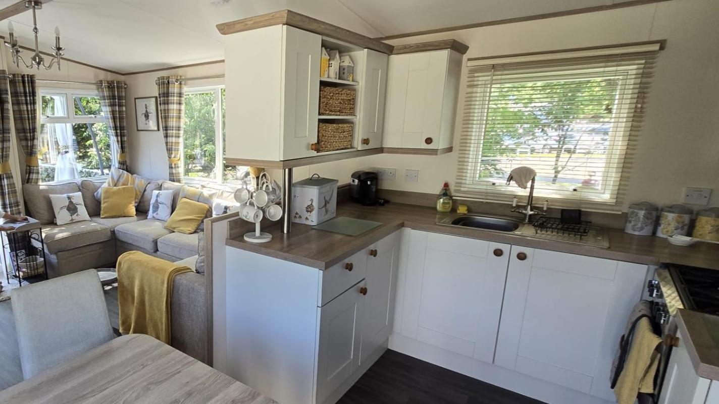 Luxury Lakeside Caravan With Hottub And Private Fishing Peg, Tattershall Lakes Экстерьер фото