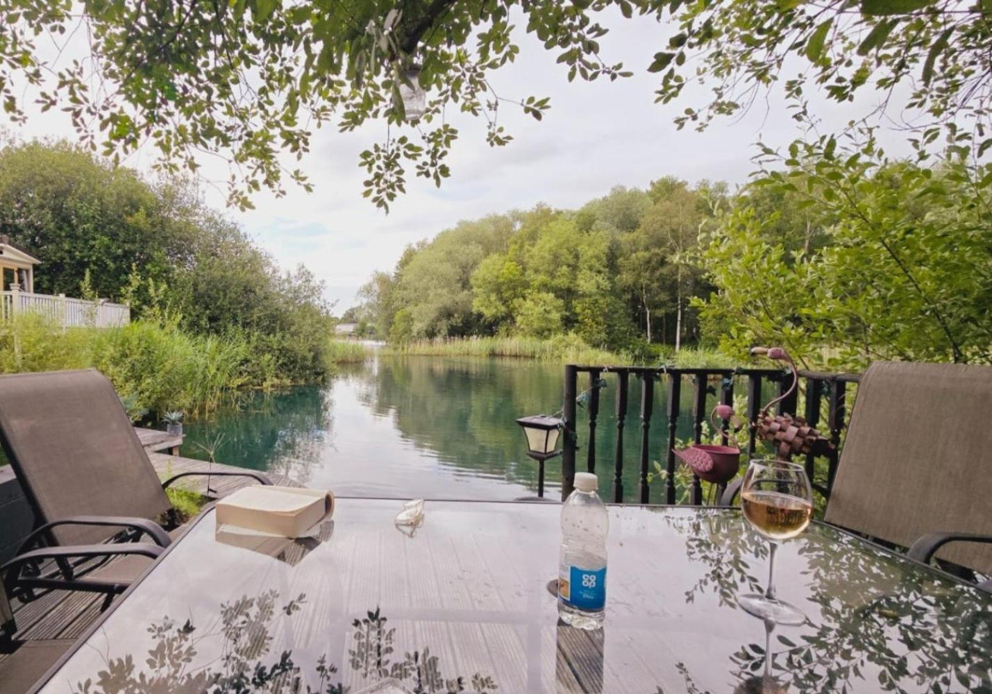 Luxury Lakeside Caravan With Hottub And Private Fishing Peg, Tattershall Lakes Экстерьер фото