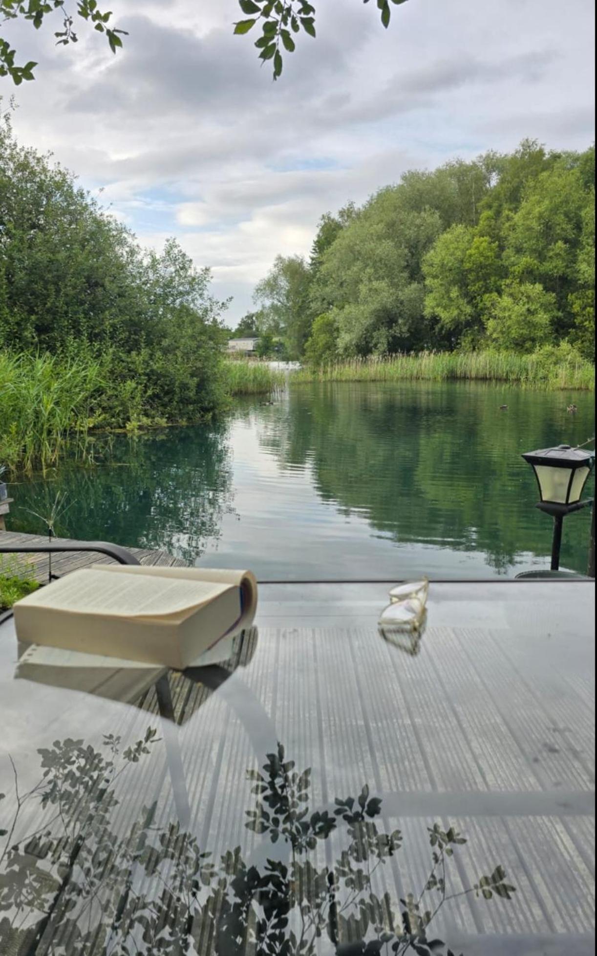 Luxury Lakeside Caravan With Hottub And Private Fishing Peg, Tattershall Lakes Экстерьер фото