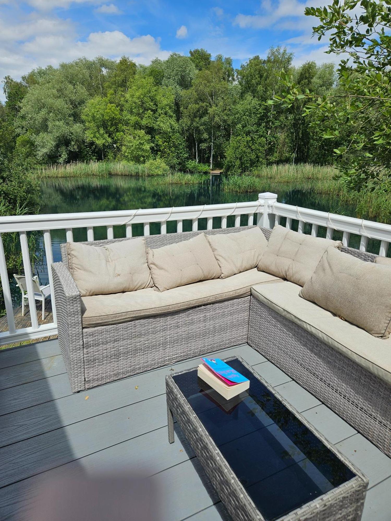Luxury Lakeside Caravan With Hottub And Private Fishing Peg, Tattershall Lakes Экстерьер фото