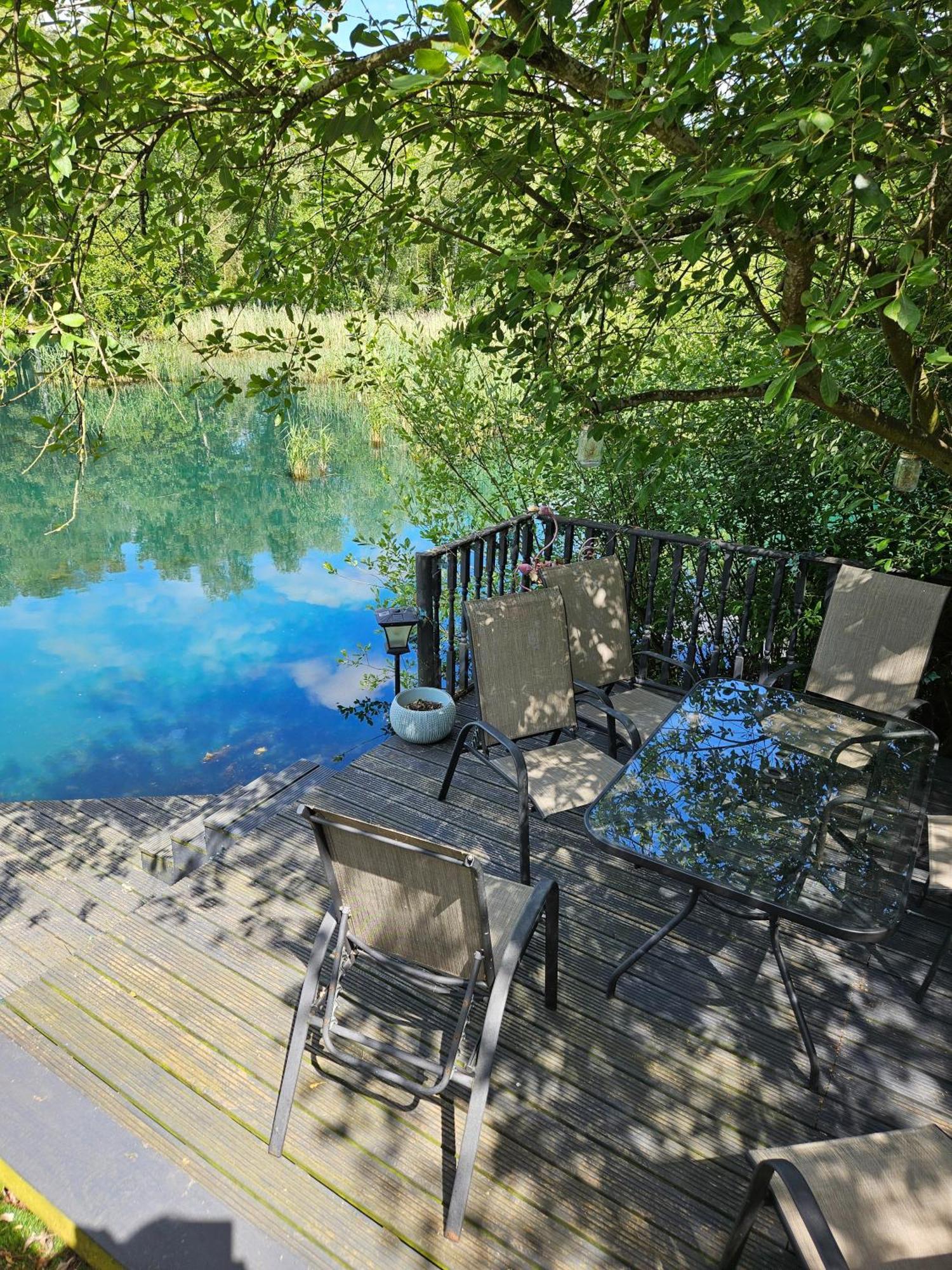 Luxury Lakeside Caravan With Hottub And Private Fishing Peg, Tattershall Lakes Экстерьер фото